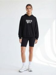 Bluza z kapturem z nadrukiem Brooklyn Nets NBA - szary. Szare bluzy Sinsay, l, bez wzorów, z kapturem. Za 59.99 zł.