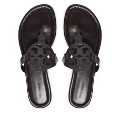 Japonki Tory Burch. Brązowe klapki Tory Burch, bez wzorów, bez obcasa. Za 1,134.00 zł.