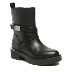 Botki DKNY. Czarne botki DKNY, bez wzorów, bez obcasa, na płaskiej podeszwie, bez zapięcia. Za 1,079.00 zł.