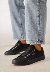 Czarne Klasyczne Trampki w Minimalistycznym Stylu Aroadella. Czarne trampki Born2be, bez wzorów, z jeansu, bez zapięcia. Za 99.99 zł.
