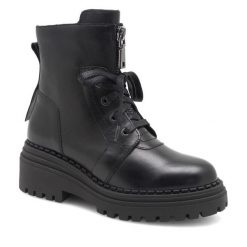 Trzewiki Badura. Czarne botki Badura, bez wzorów, bez obcasa, na płaskiej podeszwie, bez zapięcia. Za 329.99 zł.