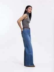 Jeansy wide leg z dodatkiem lyocellu - niebieski. Niebieskie jeansy Reserved, bez wzorów. Za 159.99 zł.
