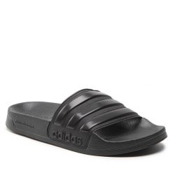 Klapki adidas. Czarne klapki Adidas, bez wzorów, bez obcasa. Za 99.99 zł.