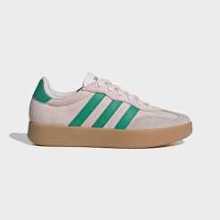 Sneakersy damskie ADIDAS Barreda. Czerwone obuwie sportowe Adidas, z kauczuku, bez zapięcia. Za 289.99 zł.