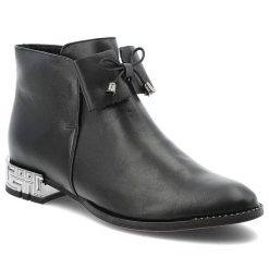 Czarne Botki Armodo Eleganckie Obuwie Damskie. Czarne botki Armodo, bez wzorów, bez obcasa, bez zapięcia. Za 479.00 zł.