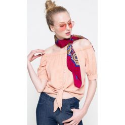 Noisy May - Bluzka. Czerwone bluzki Noisy may, l, bez wzorów, z lyocellu, casualowe, bez kołnierzyka, bez ramiączek. W wyprzedaży za 27.90 zł.