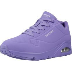 Kapcie SKECHERS UNO -STAND ON AIR Fioletowy. Fioletowe obuwie domowe Skechers, bez wzorów, z syntetyku, bez zapięcia. Za 419.99 zł.
