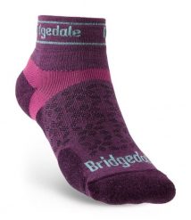 Bridgedale Skarpety biegowe Ultralight T2 Merino Sport Low Wmn Damson-35-37. Fioletowe skarpety Bridgedale, bez wzorów, z elastanu. Za 61.84 zł.