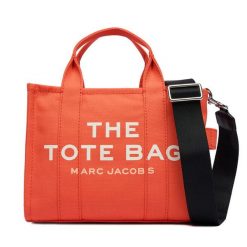 Torebka Marc Jacobs. Brązowe torebki klasyczne Marc Jacobs, bez wzorów, bez dodatków. Za 689.99 zł.