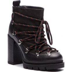 Botki L37 - Ice Breaker High S29SN8 Black. Czarne botki L37, bez wzorów, z materiału, bez obcasa, na obcasie, bez zapięcia. W wyprzedaży za 439.00 zł.