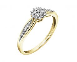 Pierścionek z żółtego złota z diamentami - 0,15 ct - próba 750. Żółte pierścionki Apart, z diamentem, złote. Za 3,190.00 zł.
