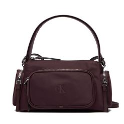 Torebka Calvin Klein. Czerwone torebki klasyczne Calvin Klein, bez wzorów, z nylonu, bez dodatków. Za 469.99 zł.