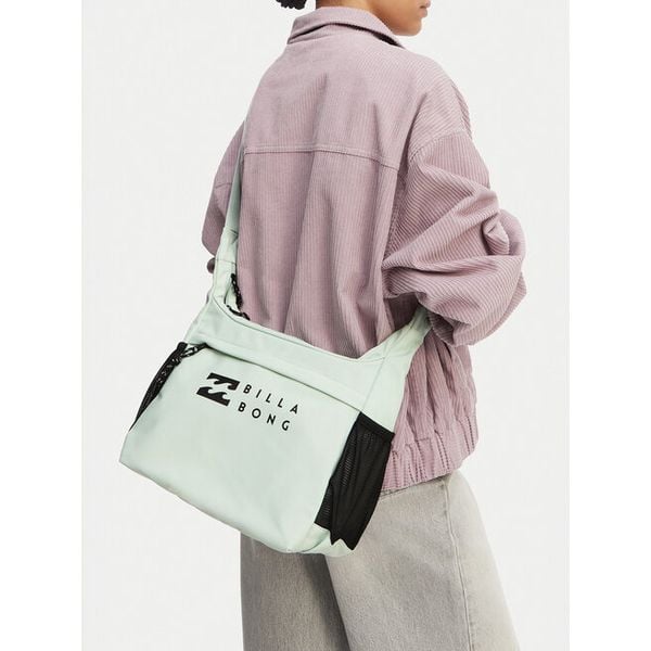 Torebka Billabong. Zielone listonoszki Billabong, bez wzorów, bez dodatków. Za 79.99 zł.