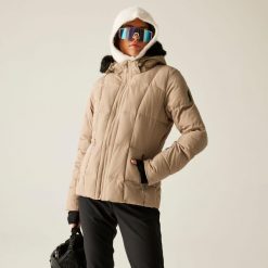 Kurtka narciarska damska z membraną Glamourize VI Dare 2b. Brązowe kurtki narciarskie Dare 2b, bez wzorów, z tkaniny, bez kaptura, narciarskie. Za 1,299.99 zł.