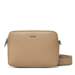 Torebka Calvin Klein. Brązowe listonoszki Calvin Klein, bez wzorów, bez dodatków. Za 229.99 zł.