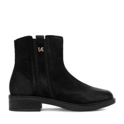 Botki MEXX. Czarne botki Mexx, bez wzorów, bez obcasa, na płaskiej podeszwie, bez zapięcia. Za 329.99 zł.