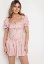 Różowa Sukienka Vices z Bufkami Falbankami i Wiązaniem w Kwiaty Tolalira. Czerwone sukienki Born2be, na co dzień, l, z aplikacjami, eleganckie, bez kołnierzyka, bez ramiączek, mini. Za 129.99 zł.