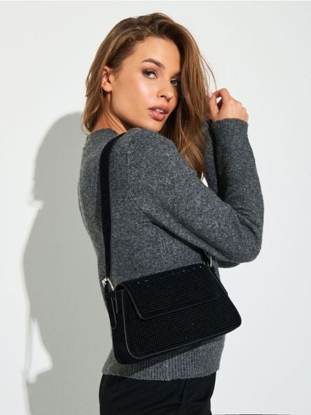 Mała torebka na ramię z błyszczącymi dżetami - czarny. Czarne torby na ramię Sinsay, bez wzorów, na ramię, małe, bez dodatków. Za 49.99 zł.