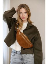 Anna Morellini Skórzana saszetka "Carola" w kolorze karmelowym - 32 x 16 x 9,5 cm rozmiar: onesize. Brązowe torby na ramię Anna Morellini, bez wzorów, z materiału, sportowe, przez ramię, bez dodatków. Za 227.31 zł.