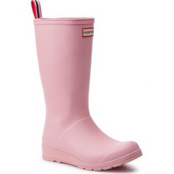 Kalosze HUNTER - Original Play Boot Tall WFT2007RMA Candy Floss. Czerwone kalosze Hunter, bez wzorów, z kauczuku. W wyprzedaży za 299.00 zł.