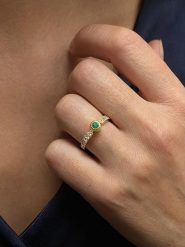 OR Carats Złoty pierścionek z kamieniami szlachetnymi rozmiar: 60. Żółte pierścionki OR Carats, z szmaragdem, złote. Za 1,609.99 zł.