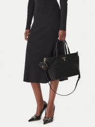 Guess Torebka J6BZ56 W5114 Czarny. Czarne torebki klasyczne Guess, z aplikacjami, bez dodatków. Za 324.99 zł.