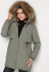 Zielona Casualowa Kurtka Parka z Kapturem z Futerkiem Nallorea. Zielone kurtki Born2be, l, z dzianiny, klasyczne, z kapturem. Za 299.99 zł.
