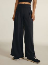 4F Spodnie z szerokimi nogawkami damskie 4F x Anna Lewandowska - czarne XL. Czarne spodnie dresowe 4f, l, bez wzorów, z dresówki. Za 189.99 zł.