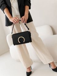 Lia Biassoni Skórzana torebka "Solano" w kolorze czarnym - 24 x 16 x 8 cm rozmiar: onesize. Czarne torby na ramię Lia Biassoni, bez wzorów, z materiału, na ramię, bez dodatków. Za 260.99 zł.