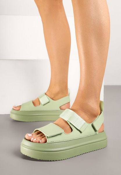 Zielone Sandały na Grubej Podeszwie z Dwoma Paskami Taloiti. Zielone sandały Born2be, bez wzorów, z jeansu, klasyczne, bez obcasa, na płaskiej podeszwie, bez zapięcia. Za 99.99 zł.