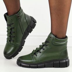 Khaki skórzane botki damskie na traperze T.Sokolski Z25-250. Brązowe botki Sokolski, na jesień, bez wzorów, ze skóry, z okrągłym noskiem, bez obcasa, na platformie, bez zapięcia. Za 269.00 zł.