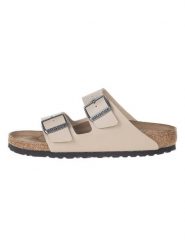Birkenstock Klapki "Arizona" w kolorze beżowym rozmiar: 45. Brązowe klapki Birkenstock, bez wzorów, z otwartym noskiem, bez obcasa. Za 319.22 zł.