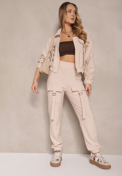 Jasnobeżowy Komplet Dresowy Utility Bluza Rozpinana i Spodnie z Kieszeniami Telinoria. Brązowe bluzy Renee, m, z aplikacjami, z dresówki, bez kaptura. Za 79.99 zł.