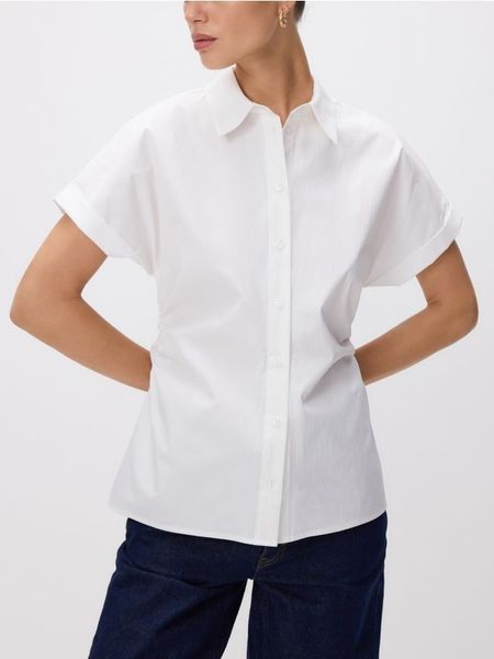 Taliowana koszula z bawełną - beżowy. Brązowe koszule Reserved, l, bez wzorów, z bawełny, bez kołnierzyka, bez ramiączek. W wyprzedaży za 45.99 zł.