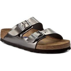 Klapki BIRKENSTOCK - Arizona BS 1000295 Metallic Anthracite. Zielone klapki Birkenstock, bez wzorów, ze skóry, bez obcasa. W wyprzedaży za 239.00 zł.