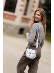 Lia Biassoni Skórzana torebka "Accesa" w kolorze białym - 24 x 18 x 12 cm rozmiar: onesize. Białe torby na ramię Lia Biassoni, bez wzorów, z materiału, na ramię, bez dodatków. Za 260.99 zł.