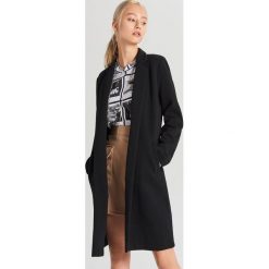 Płaszcz o klasycznym kroju - Czarny. Czarne płaszcze Cropp, l, bez wzorów, bez kaptura. Za 139.99 zł.