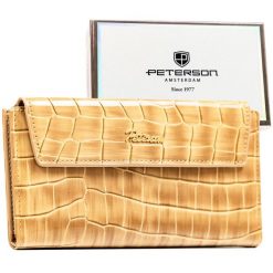 Portfel damski ze skóry ekologicznej w beżowym kolorze z tłoczeniem na wzór skóry krokodyla - Peterson. Brązowe portfele Peterson, z aplikacjami, ze skóry ekologicznej. Za 94.99 zł.