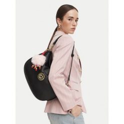 Torebka LOVE MOSCHINO. Czarne torebki klasyczne Love Moschino, bez wzorów, bez dodatków. Za 1,029.00 zł.