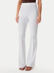 Guess Spodnie materiałowe W4YB01KCBO2 Biały Slim Fit. Białe spodnie materiałowe Guess, m, z aplikacjami, z materiału. Za 259.99 zł.