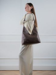 Christian Laurier Skórzana torebka "Gwen" w kolorze brązowym - 37 x 39 x 16 cm rozmiar: onesize. Brązowe torby na ramię Christian Laurier, bez wzorów, z materiału, na ramię, bez dodatków. Za 347.99 zł.