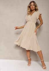 Beżowa Sukienka z Trójkątnym Dekoltem z Gumką w Pasie o Plisowanym Kroju Doetta. Brązowe sukienki Renee, m, bez wzorów, eleganckie, bez kołnierzyka, bez ramiączek, midi, plisowane. Za 79.99 zł.
