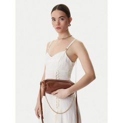 Torebka Coccinelle. Brązowe torebki klasyczne Coccinelle, bez wzorów, bez dodatków. Za 1,209.00 zł.