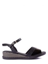 Piccadilly Sandały w kolorze czarnym na koturnie rozmiar: 37. Czarne sandały Piccadilly, bez wzorów, z otwartym noskiem, bez obcasa, na koturnie, bez zapięcia. Za 65.23 zł.