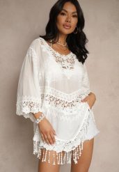 Biała Bluzka z Bawełny Ozdobiona Koronką Frędzlami i Haftem Puviane. Białe bluzki Renee, z aplikacjami, z bawełny, eleganckie, bez kołnierzyka, bez ramiączek. W wyprzedaży za 59.49 zł.