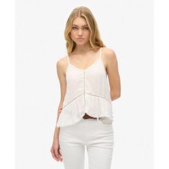 Top cami z wykończeniem w koronkę. Białe bielizna sportowa Superdry, bez wzorów, z koronki. W wyprzedaży za 160.40 zł.