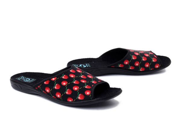 ADANEX 29227 SAK1VV czarny, kapcie damskie. Czarne obuwie domowe Adanex, bez wzorów, bez zapięcia. Za 53.39 zł.