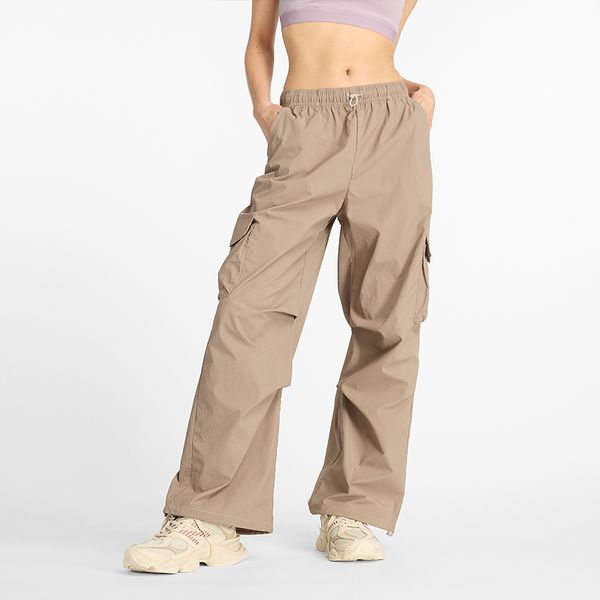 Spodnie damskie New Balance WP43534LMR – beżowe. Brązowe spodnie dresowe New Balance, xl, bez wzorów, z materiału. Za 199.99 zł.