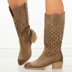 Beżowe ażurowe kozaki damskie na obcasie Potocki 12753. Brązowe kozaki POTOCKI, na jesień, z jeansu, bez obcasa, na obcasie, bez zapięcia. Za 269.00 zł.