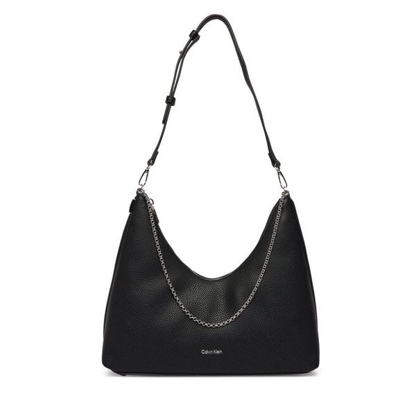 Torebka Calvin Klein. Czarne torebki klasyczne Calvin Klein, bez wzorów, bez dodatków. Za 345.99 zł.